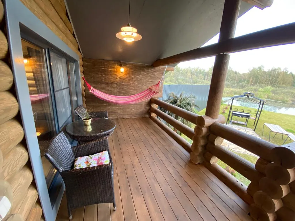 Домик со своим прудом и баней