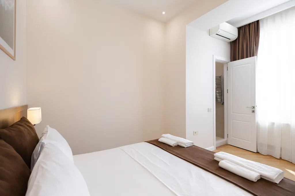 Современная квартира с двумя спальнями и новым ремонтом в центре