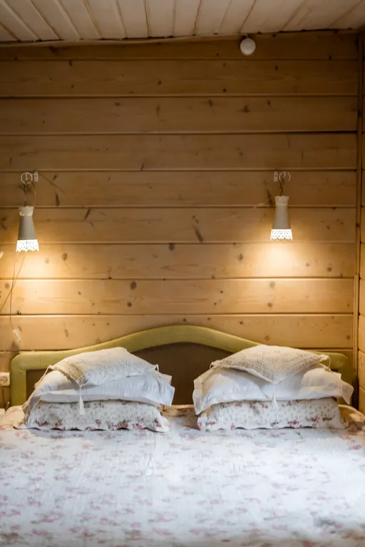 Хутор в лесу Розовый шмель