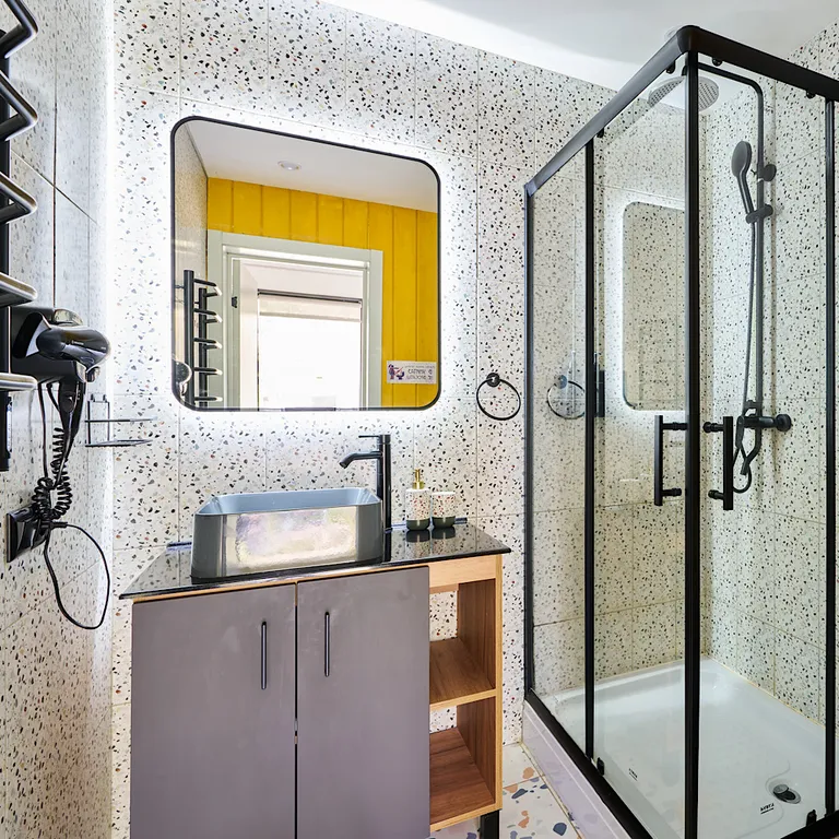 Домик в Соснах с баней и горячими ваннами Cube с баней