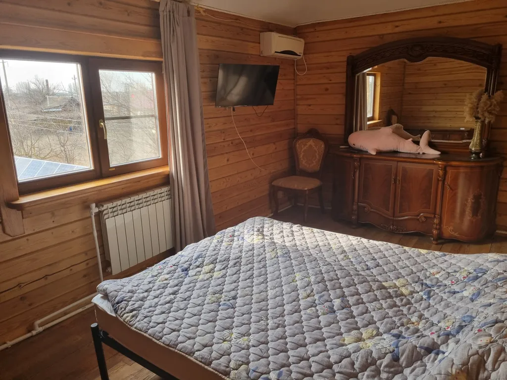 Уютный дом на берегу реки