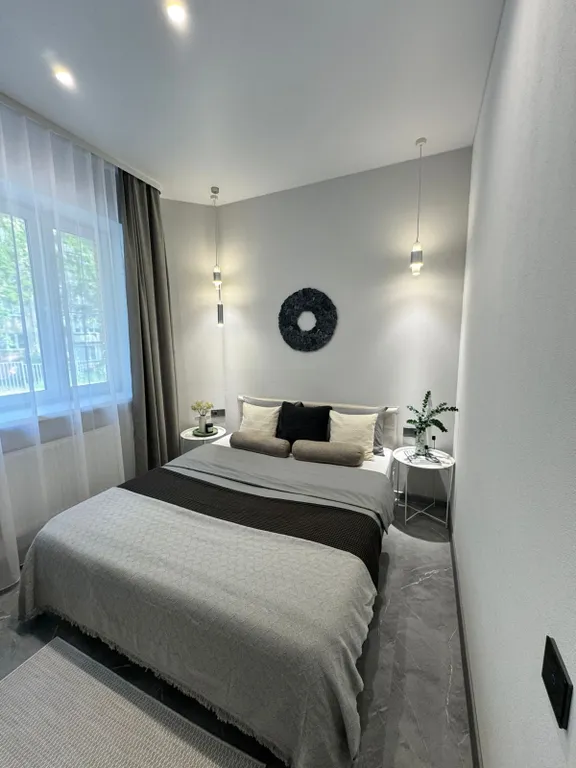 Современная квартира с отдельной спальней в европейском стиле