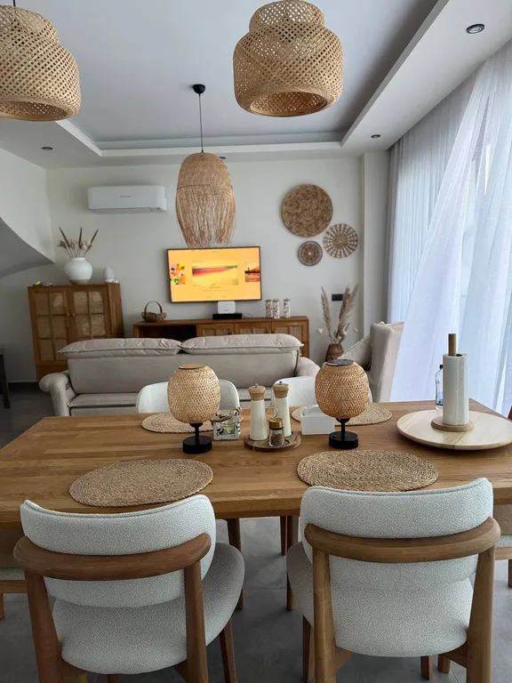 Роскошный дуплекс с эксклюзивным дизайнерским интерьером