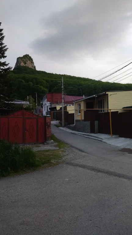 Дом у подножия горы Медовая