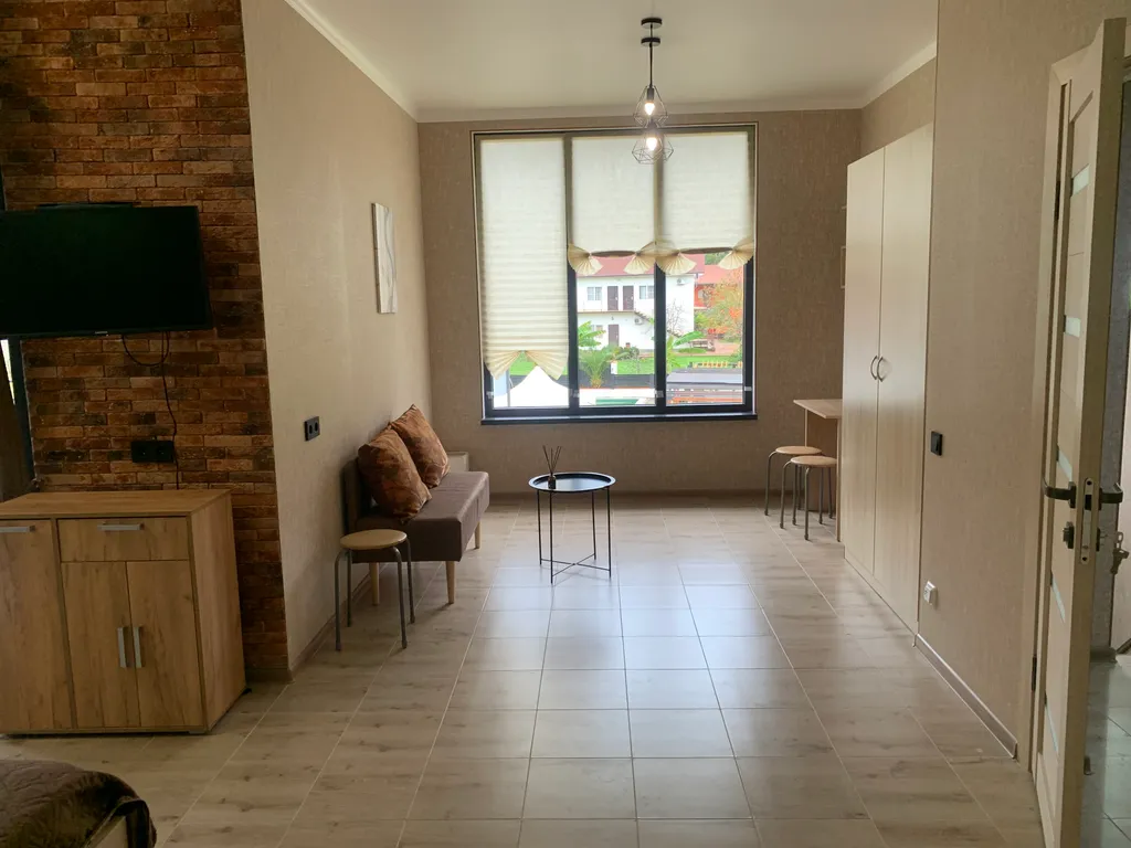 Комфортабельный дом с бассейном с видом на горы