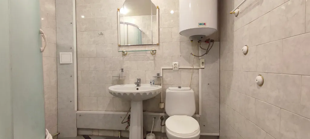 Двухэтажный эллинг на берегу моря