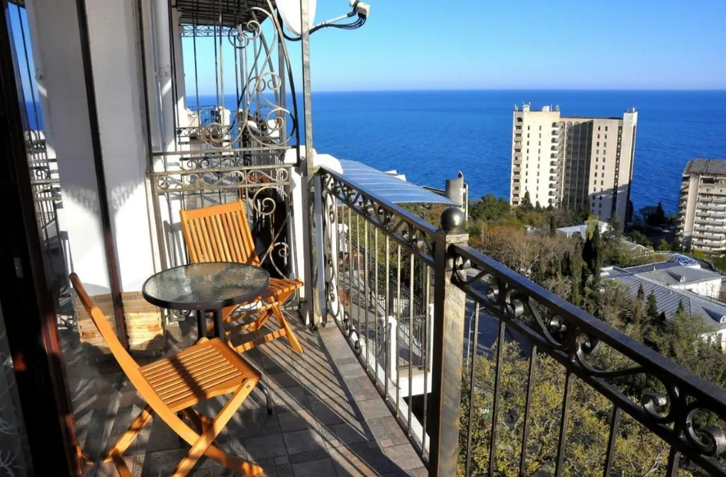 Апартаменты с видом на море и горы