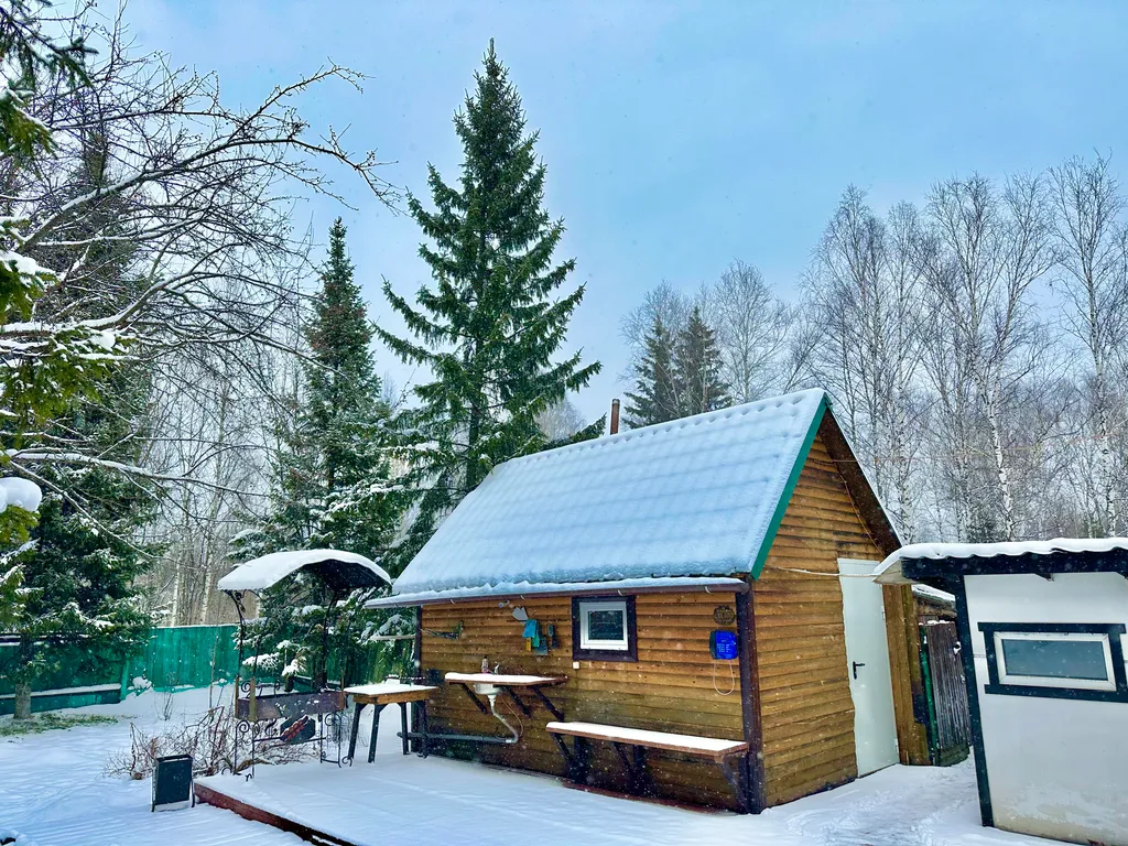 Коттедж в живописном месте с большой территорией