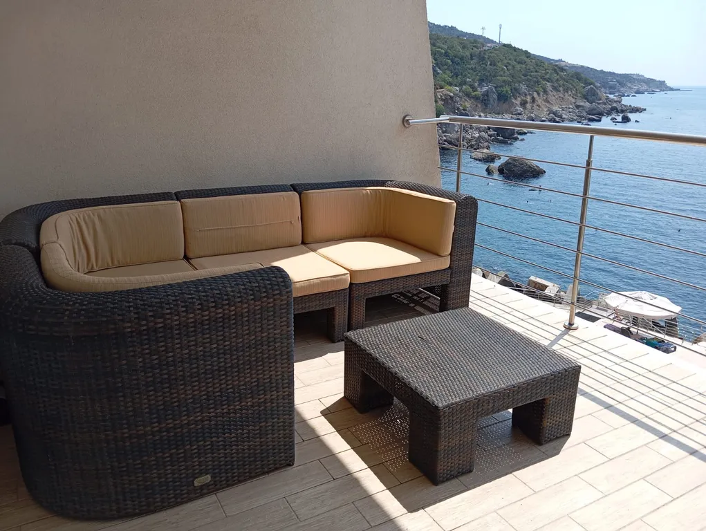 Квартира Апарт для семьи из 3 человек на берегу моря, с видовой террасой, кухней — аренда посуточно в Севастополь