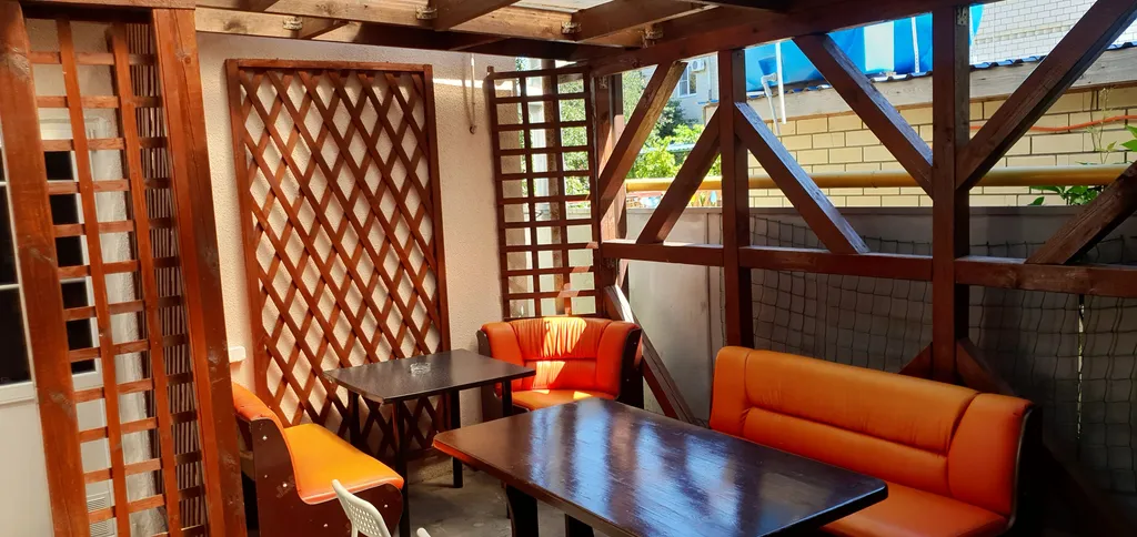 Просторный номер для семьи в небольшом уютном доме с хорошим бассейном