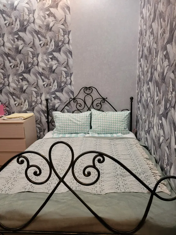 Квартира Просторная однушка на МКАД в 5 минутах на авто до Крокус, с 6 спальными местами — аренда посуточно в Путилково