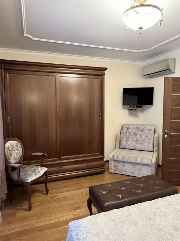 Таунхаус на береговой линии песчаного пляжа с бассейном