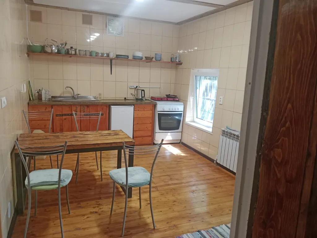 Домик с верандой в лесу