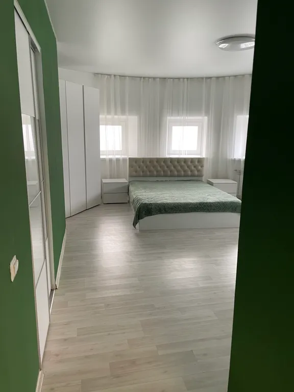 Шикарная студия с выходом на собственную крышу с садовой мебелью