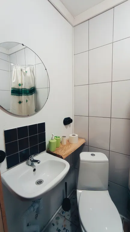 Дом на берегу реки со всеми удобствами