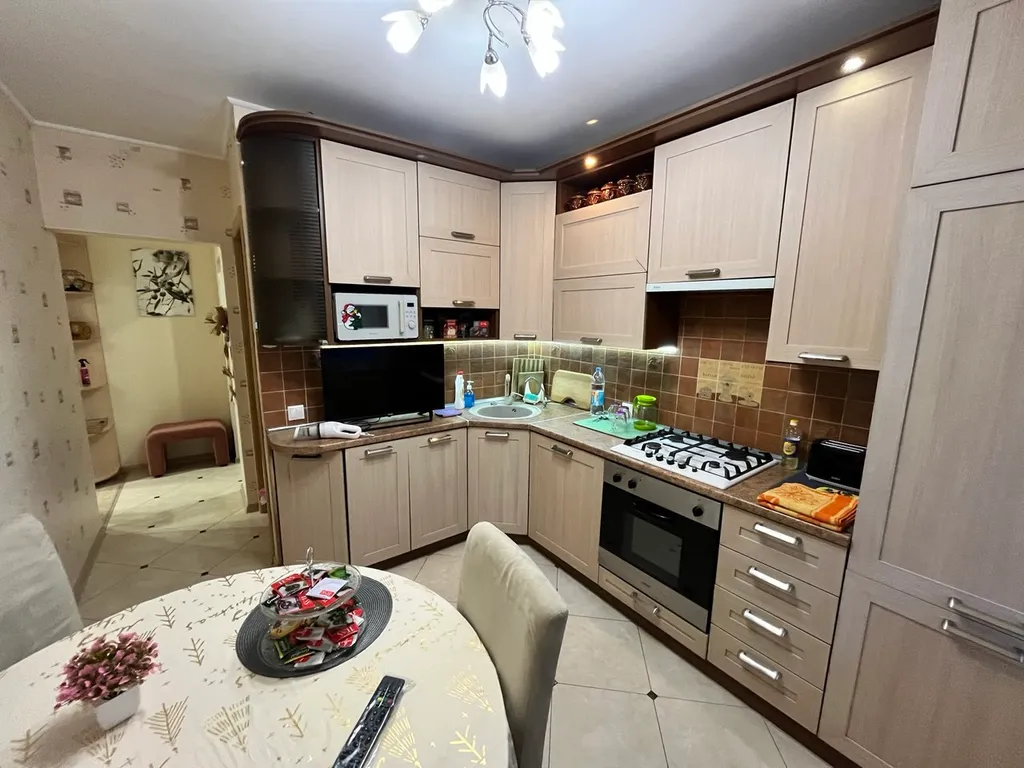 Большая тёплая уютная квартира с тремя отдельными комнатами и лоджией — аренда посуточно в Ярославль