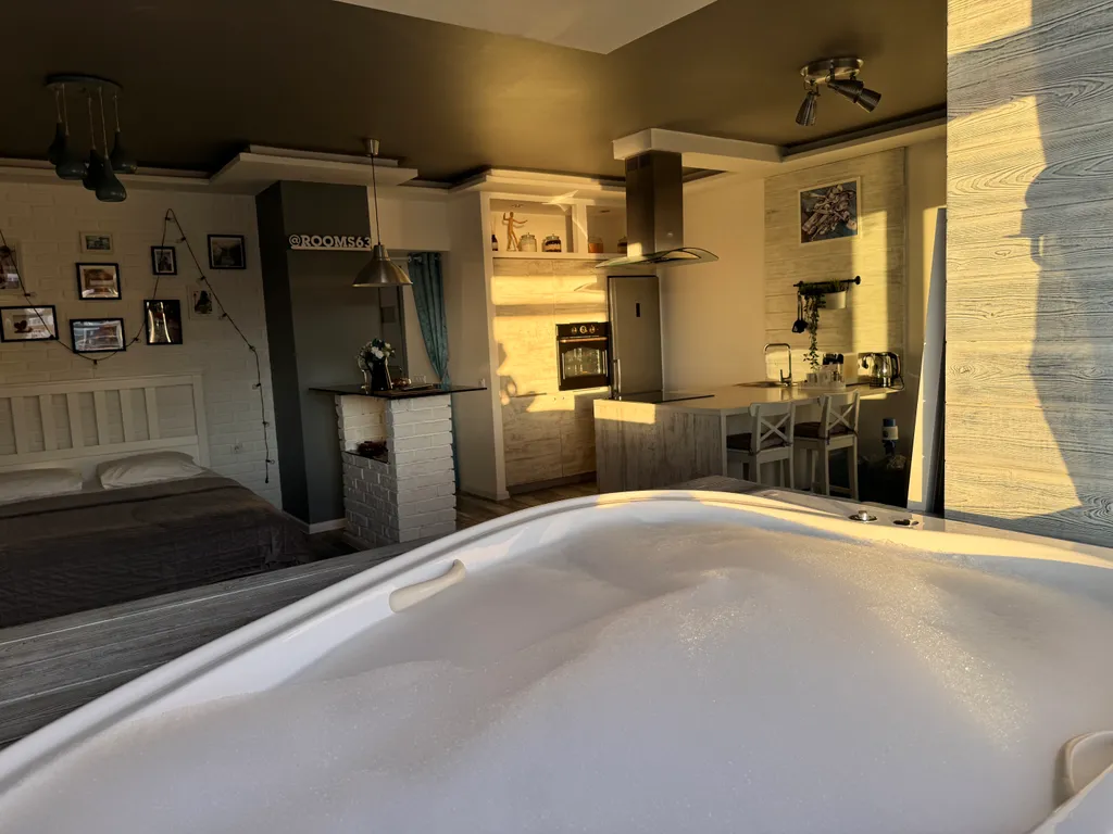 Квартира Платиновая с джакузи у окна и видом на Волгу