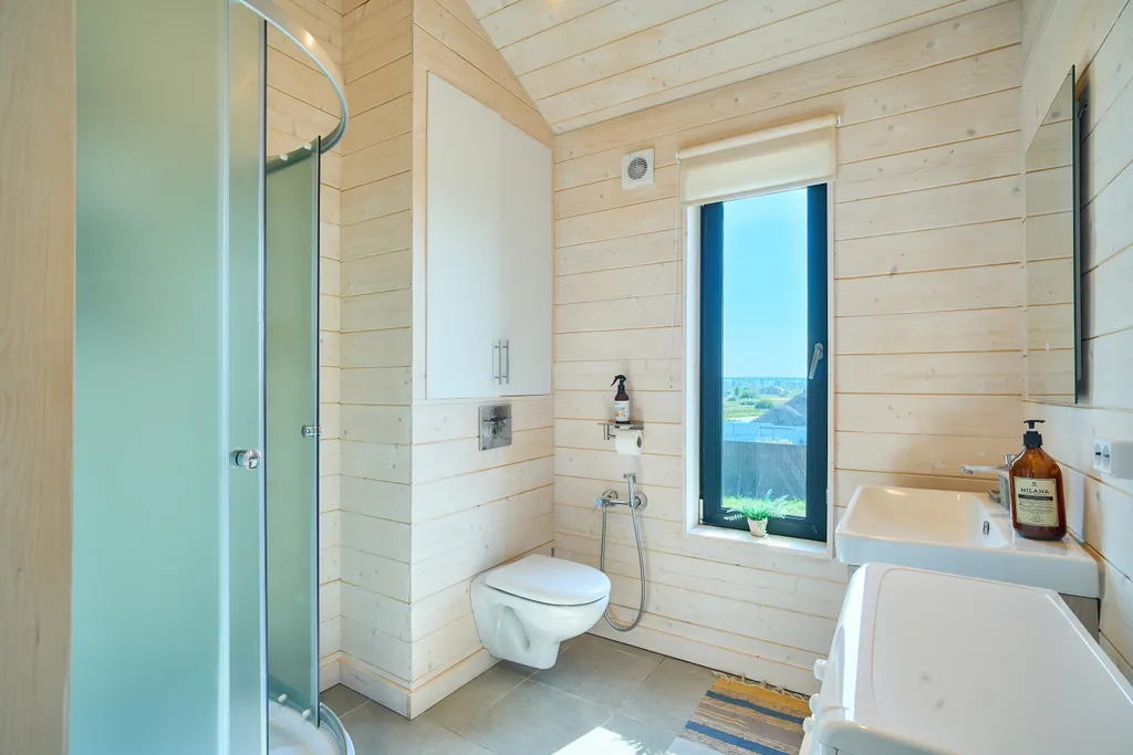 Дом с видом на пруд