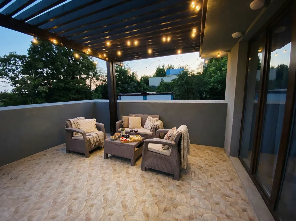 Трехэтажный коттедж с баней и бассейном