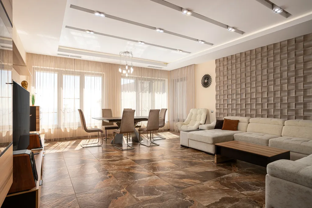 Дом с бассейном с видом на море