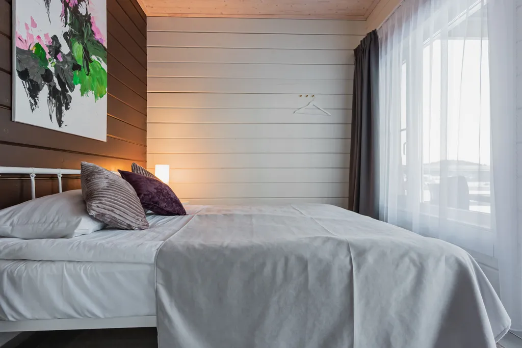 Новый дом с видом на озеро, сауной, гриль-домом и детской площадкой