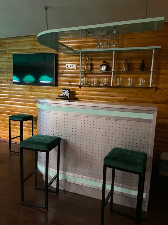 Деревянный большой дом для компаний и семей