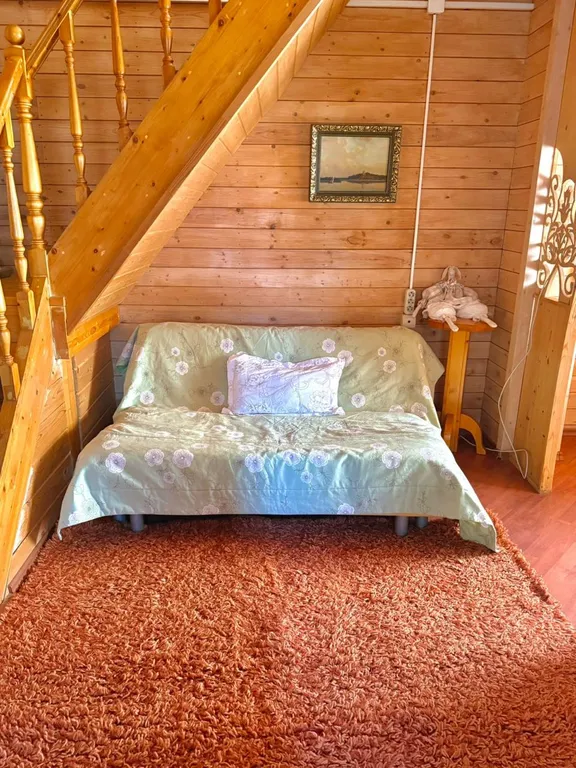 Уютный дом у березок