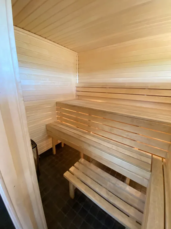 Большой дом в черте города