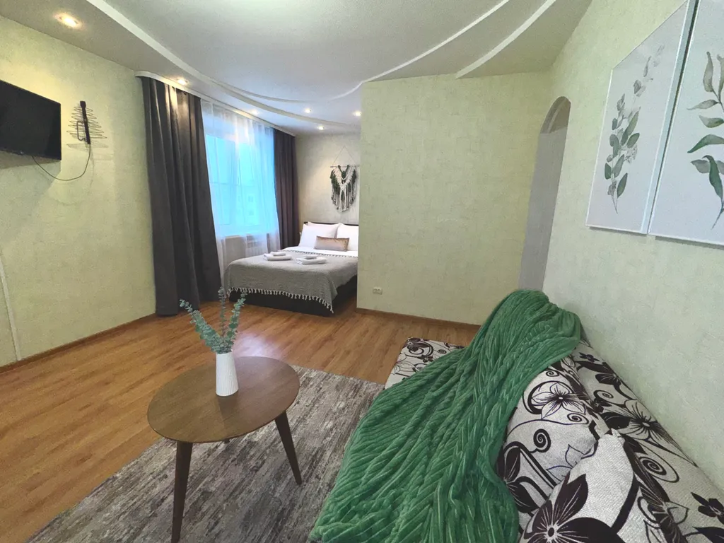 Стильная однокомнатная с большой кухней у ДК Металлургов