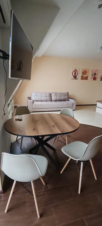 Большая студия в центре города, есть выход на крышу, парковка