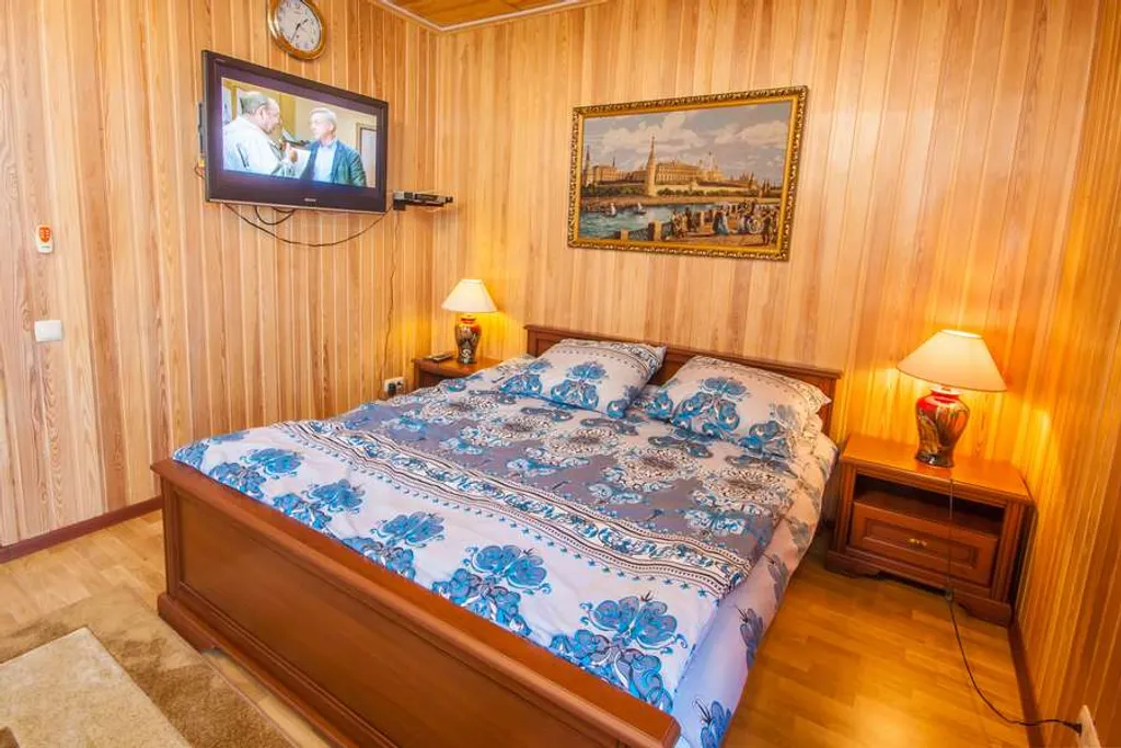 Усадьба с террасой у озера