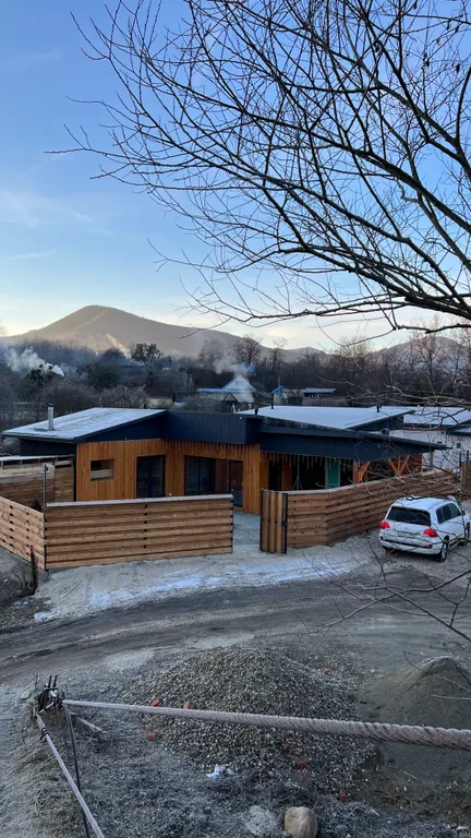 Вилла на берегу реки