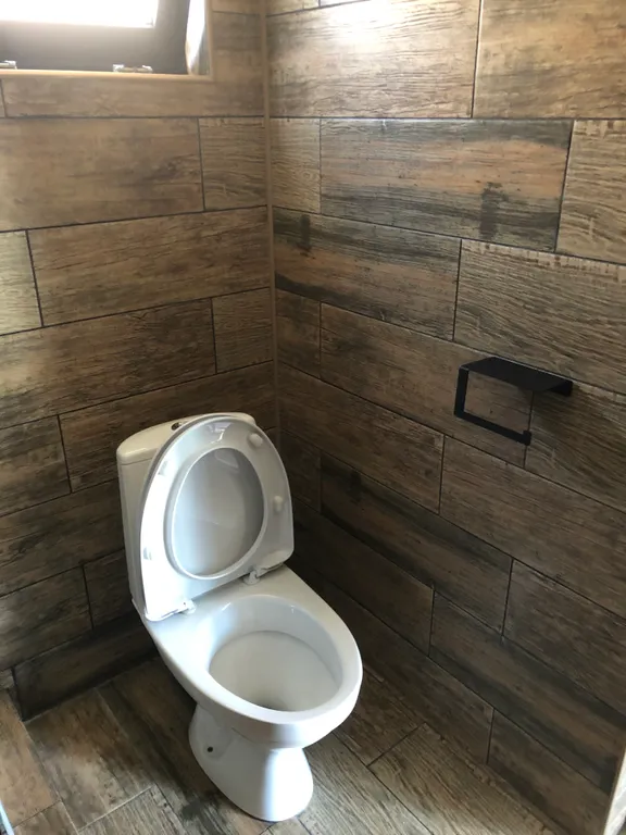 Дом с мансардой у моря, шале с видом на бассейн, номер с бассейном