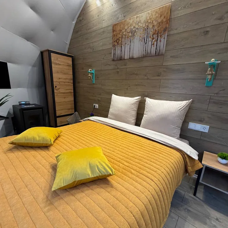 Сфера в сосновом лесу