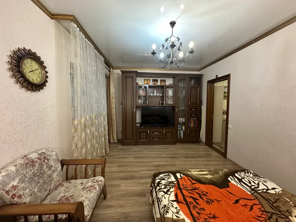 Дом под ключ с бассейном и стоянкой для авто на пл. Первомайской