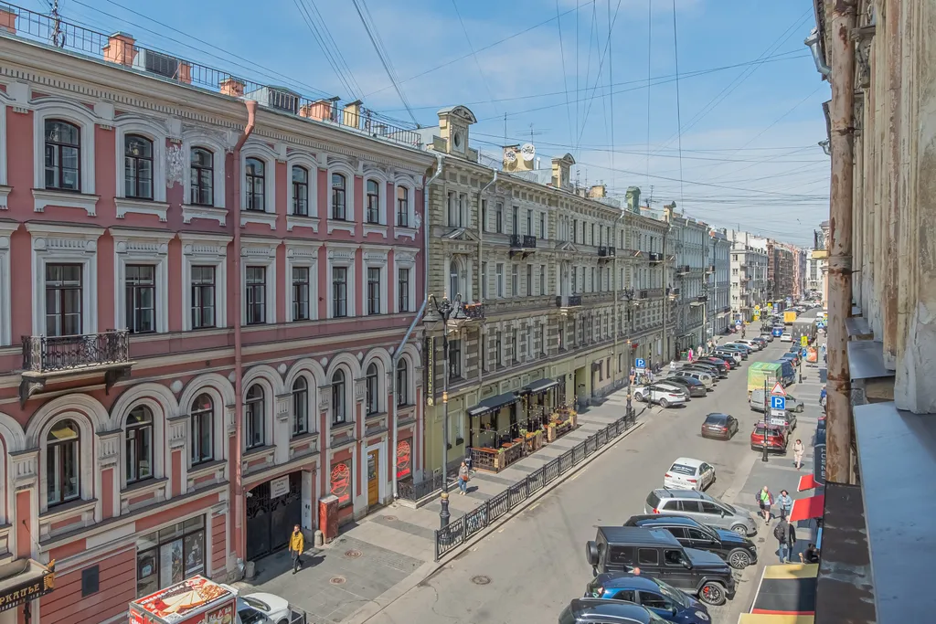 Ларго у Невского проспекта