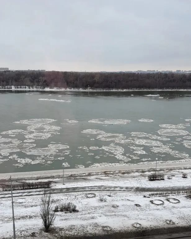 Панорамный вид на Иртыш с 8 этажа