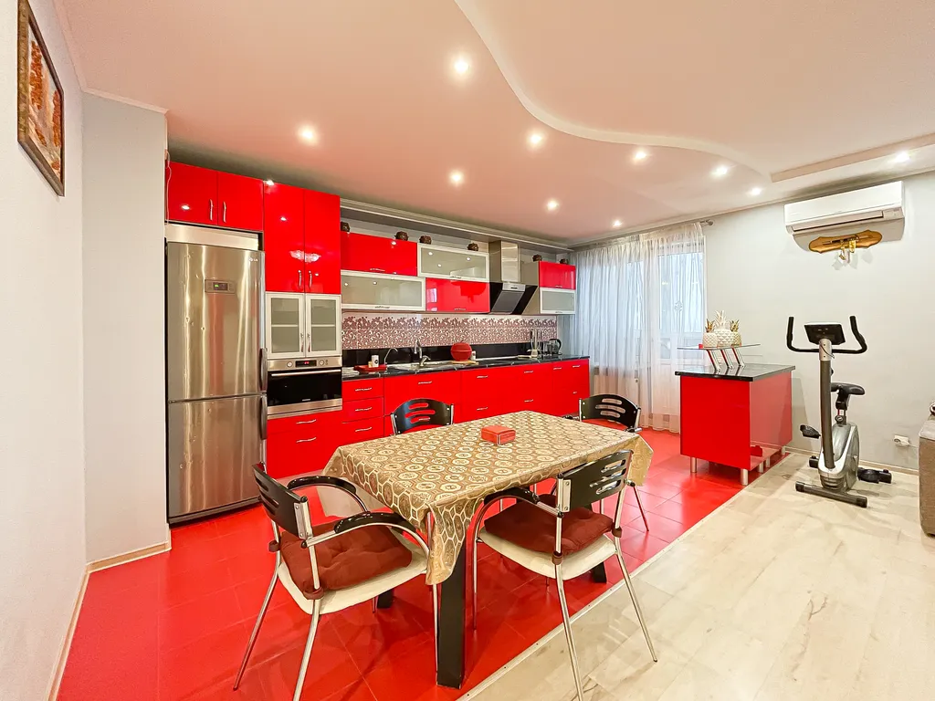 Просторная квартира в центре с видом на залив и замок