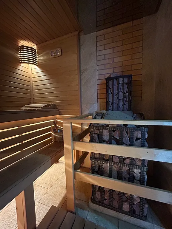 Уютный коттедж рядом с минском, с баней на дровах и бассейном