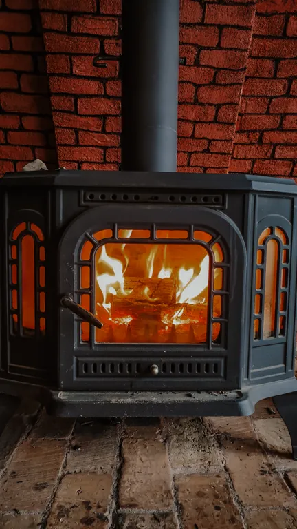 Треугольный дом между Минском, Несвижем и Миром