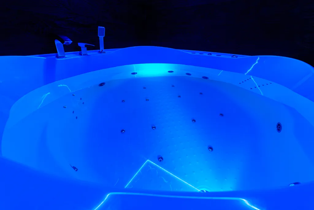 Love Loft апартаменты с огромной джакузи, телескопом и аудио системой