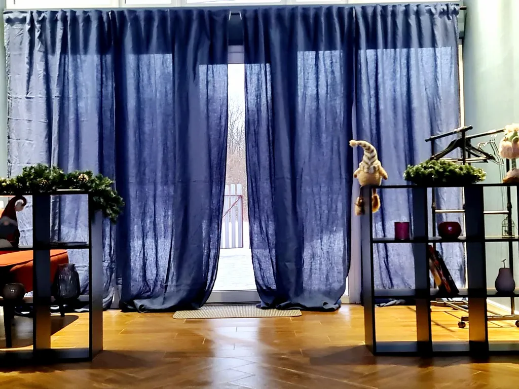 Уютный загородный дом с панорамным окнами