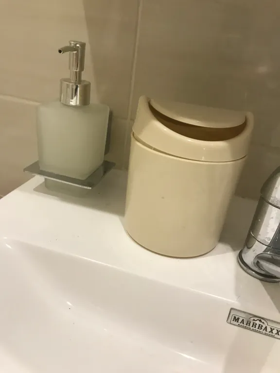 Однокомнатная квартира с окнами на парк Землячки рядом цирк, УДС Молот