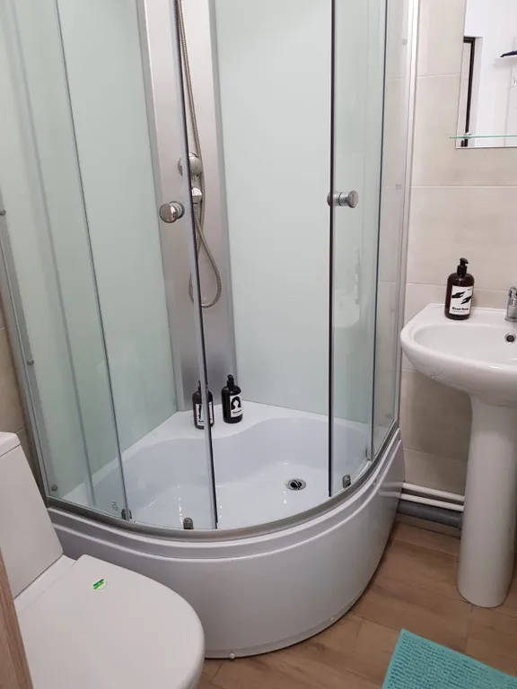 Стильная студия с балконом рядом с парком