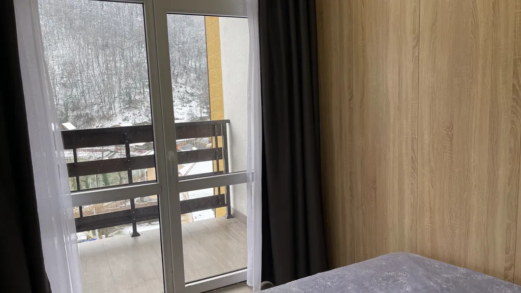 Шикарный вид на озеро и горы