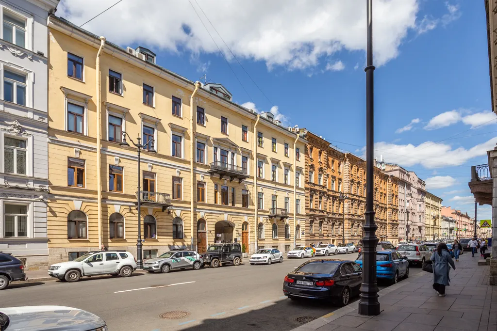 Двухуровневая квартира с видом на Неву по соседству с Эрмитажем