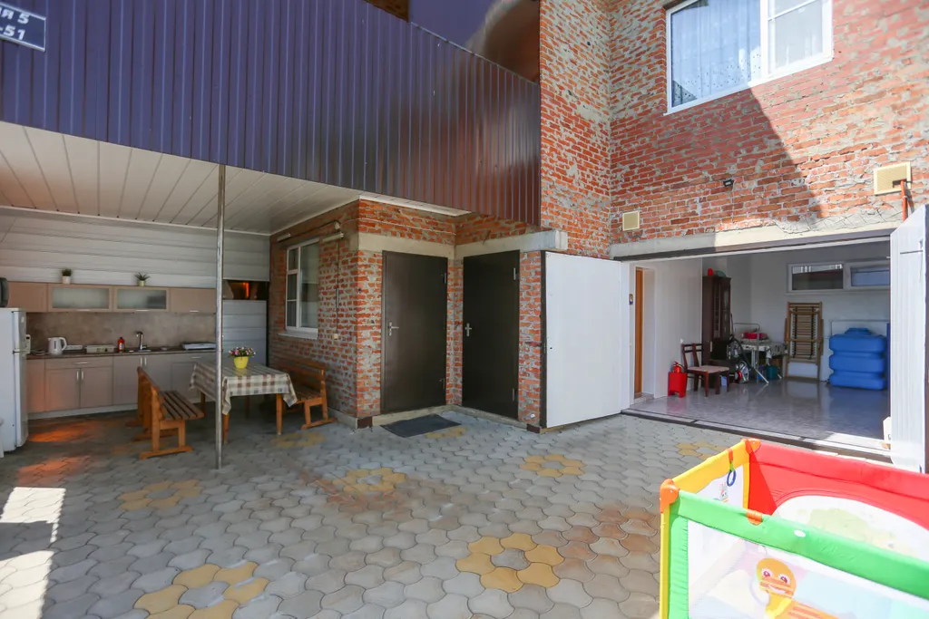 Квартира Первый этаж дома под ключ с гаражом 100 метров до моря — аренда посуточно в Голубицкая