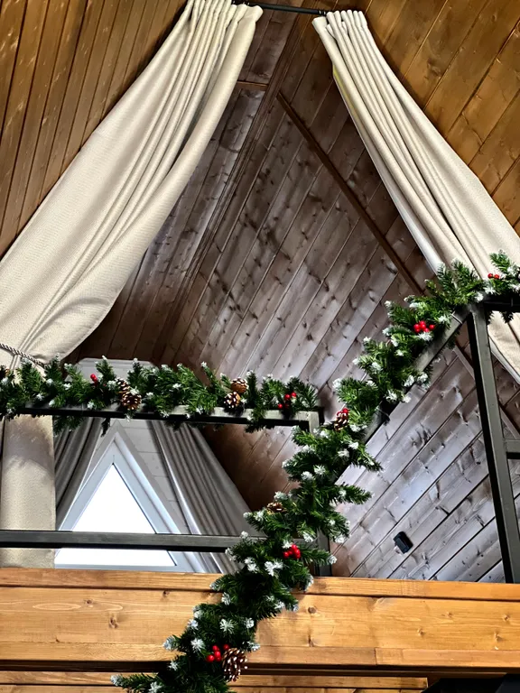 Уютный А-frame коттедж в зеленой части города