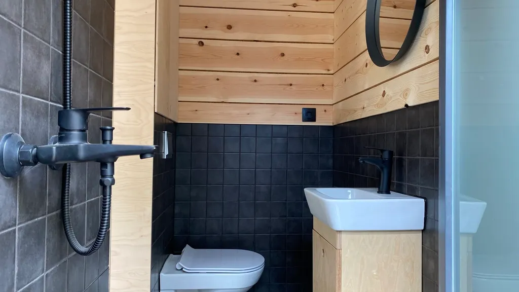 Мини дом с панорамными окнами