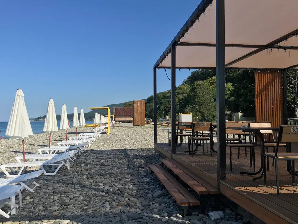 Дом в горах с видом на реку